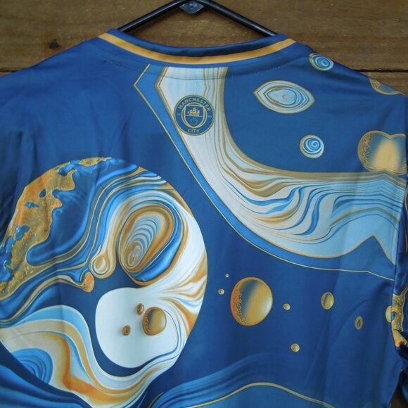 Manchester City concept edition jersey, large - Picture 9 of 11